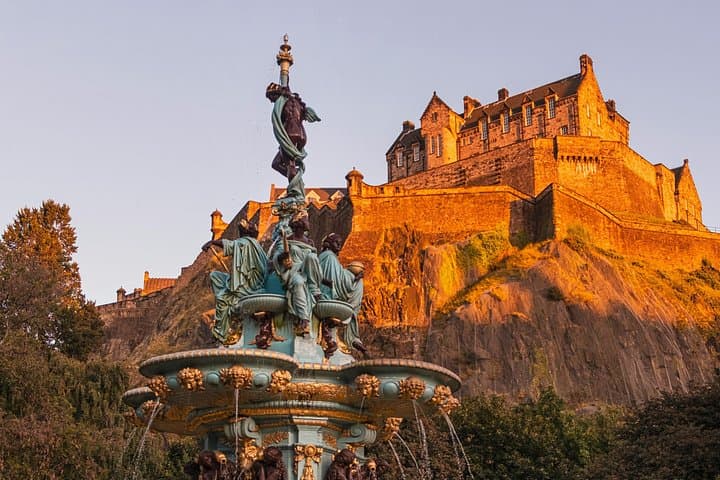 Private Walking Tour of Edinburgh Old Town