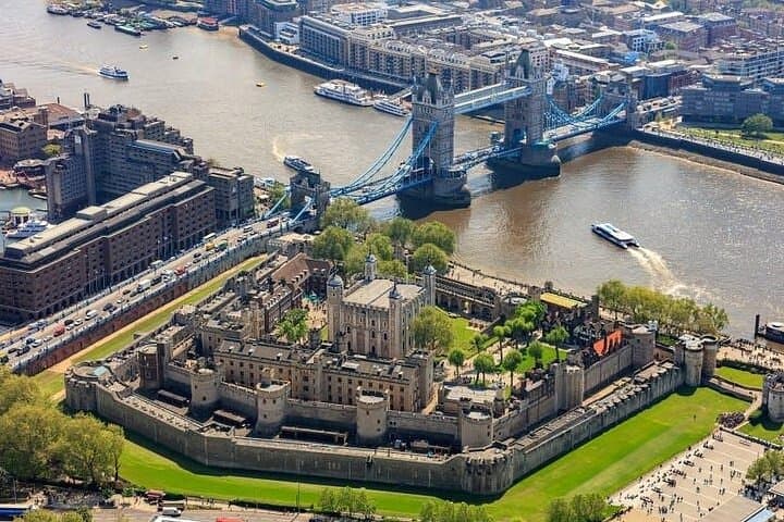 Westminster Walking Tour, River Cruise & Tower of London Entry