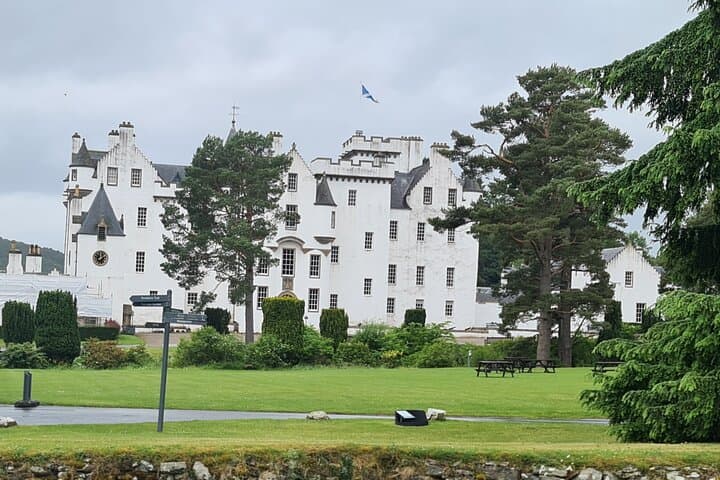 Private Full Day Tour of Loch Ness, Highlands, and Blair Castle