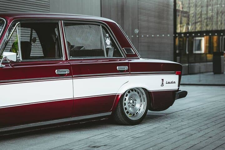 2-Hour London Private Guided Tour via Classic Low Rider Lada