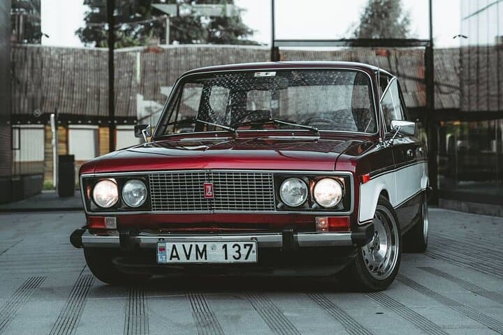 2-Hour London Private Guided Tour via Classic Low Rider Lada