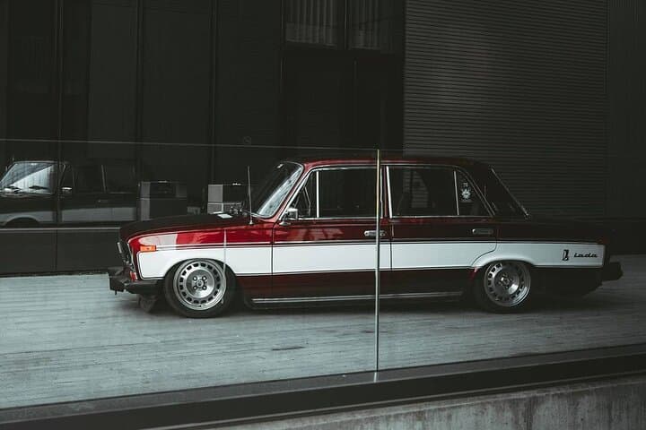 2-Hour London Private Guided Tour via Classic Low Rider Lada