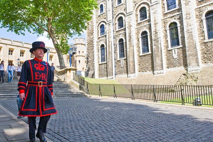 Tower of London Fully Guided Private Tour