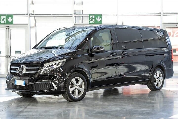 Arrival Transfer Edinburgh Airport EDI to Edinburgh by Minivan