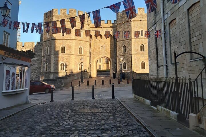 Private Walking Tour with Accredited Expert Guide Windsor Castle