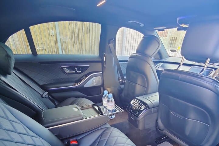 Luxury Taxi Services from London Heathrow To Gatwick Airport