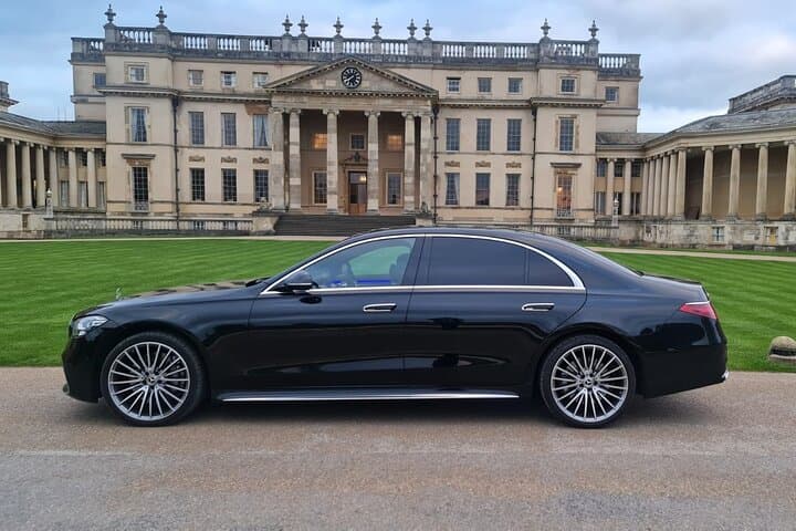 Oxford City Center Private Chauffeur Services To London Gatwick