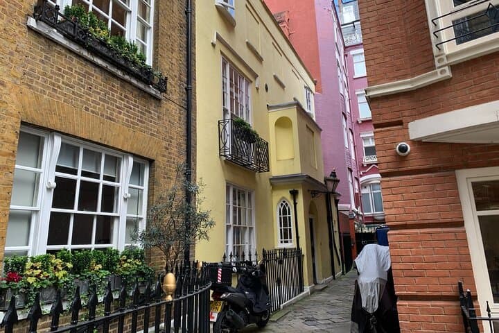 Histories that Haunt: Self-Guided London Tour with Where Now