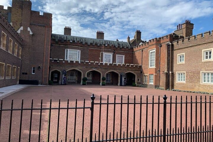 Histories that Haunt: Self-Guided London Tour with Where Now