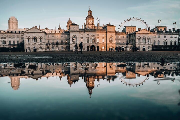London: Changing of the Guard Experience and Landmarks Tour Guide