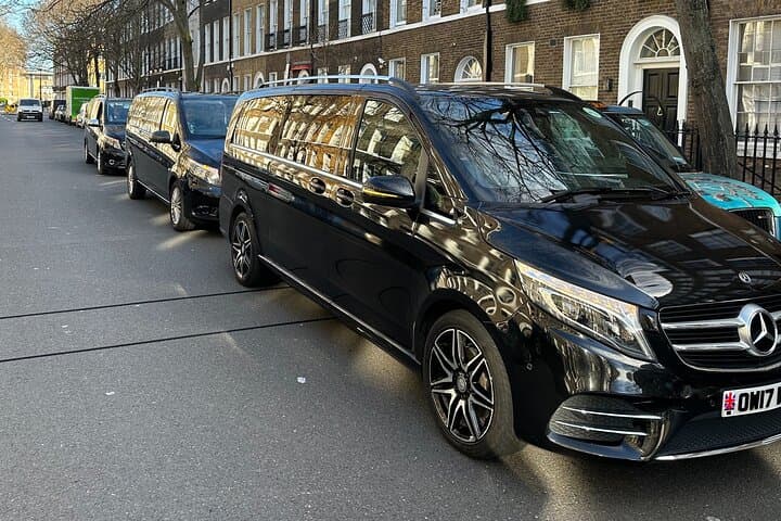 Oxford City Center Private Chauffeur Services To London Gatwick