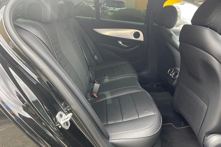 Luxury Chauffeur-Driven Private Vehicle Day Tour to Cambridge
