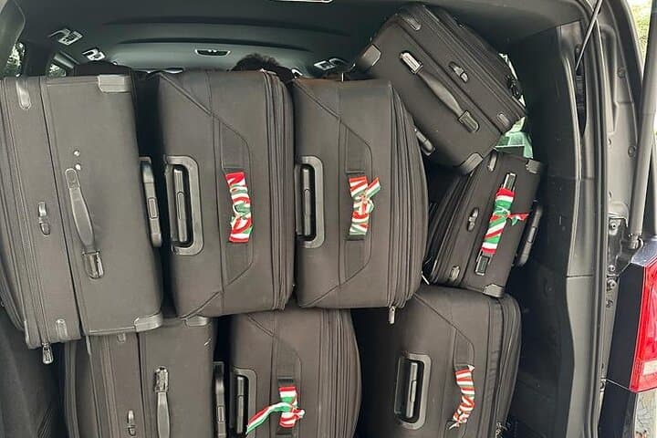 Oxford City Center Private Chauffeur Services To London Gatwick