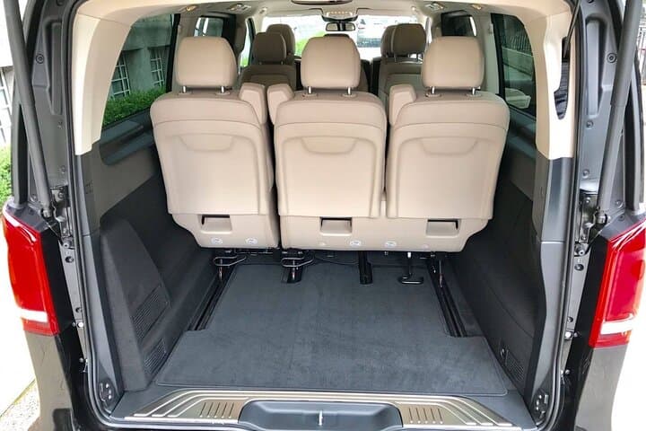 Oxford City Center Private Chauffeur Services To London Gatwick