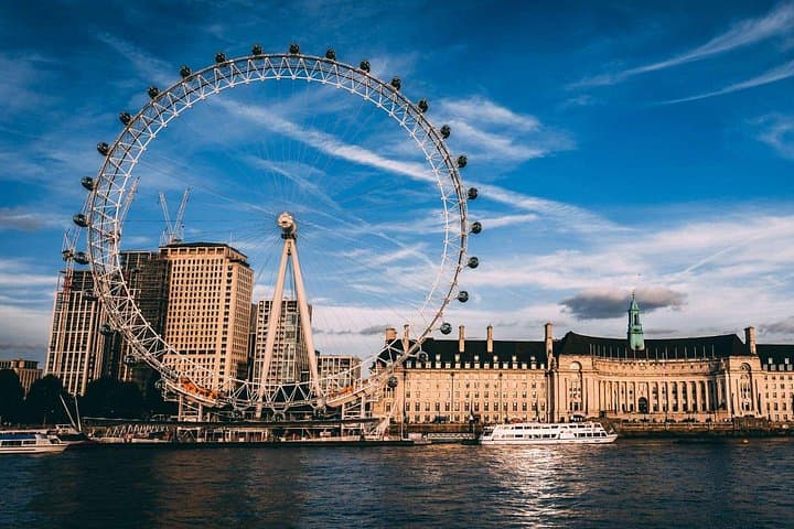 London in 1 Day Private Car Tour with Guide, Cruise & Pickup Drop