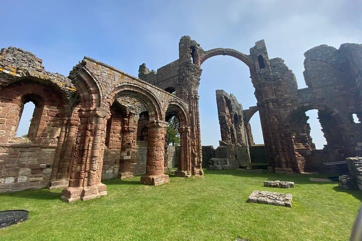 Edinburgh: Bamburgh, Northumberland & Alnwick Winter Adventure