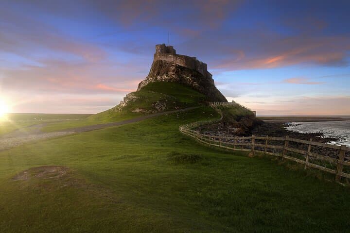 Edinburgh: Bamburgh, Northumberland & Alnwick Winter Adventure
