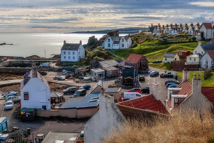 Edinburgh: Bamburgh, Northumberland & Alnwick Winter Adventure