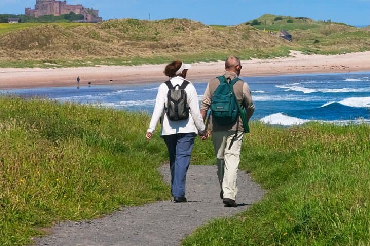 Edinburgh: Bamburgh, Northumberland & Alnwick Winter Adventure