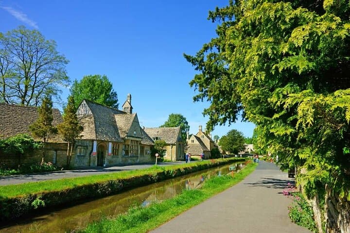 Cotswolds Countryside Tour by Coach: Villages, Views, and Lunch