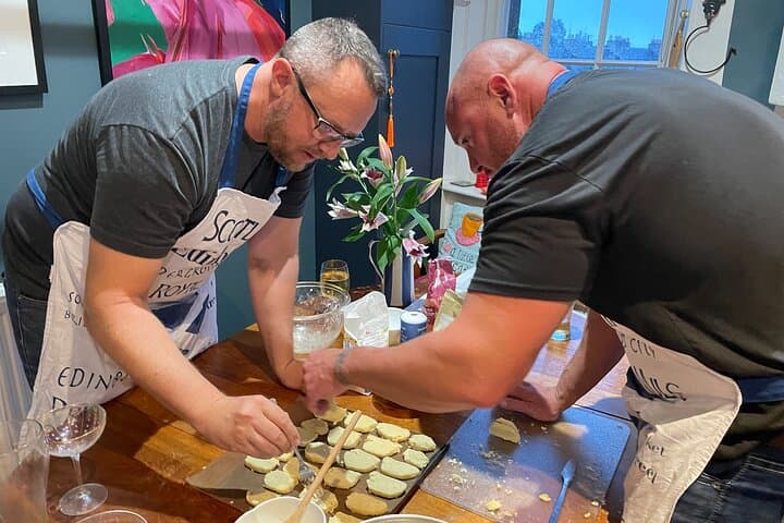 Traditional Scottish Cooking Class & Dinner with Edinburgh Local