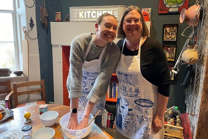 Traditional Scottish Cooking Class & Dinner with Edinburgh Local