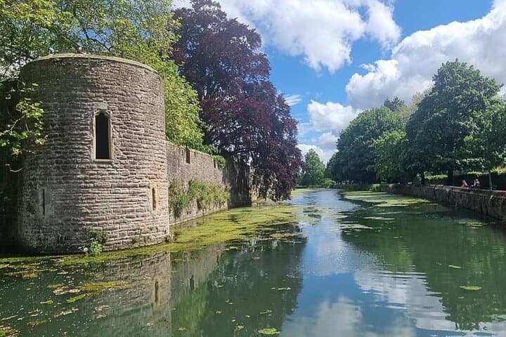 A Self-Guided Walking Tour of Wells' Cloisters and Cathedrals