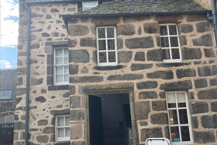 Aberdeen Self-Guided City Walking Tour & Scavenger Hunt