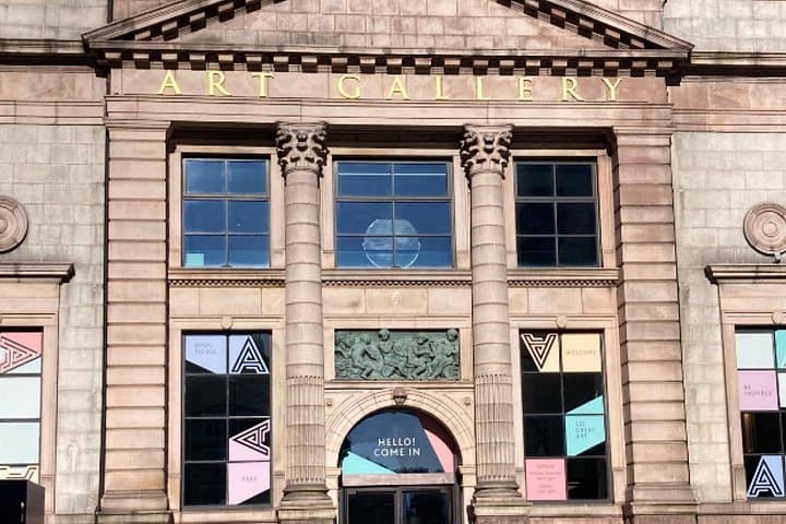 Aberdeen Self-Guided City Walking Tour & Scavenger Hunt