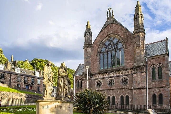 Inverness Self-Guided City Walking Tour & Scavenger Hunt