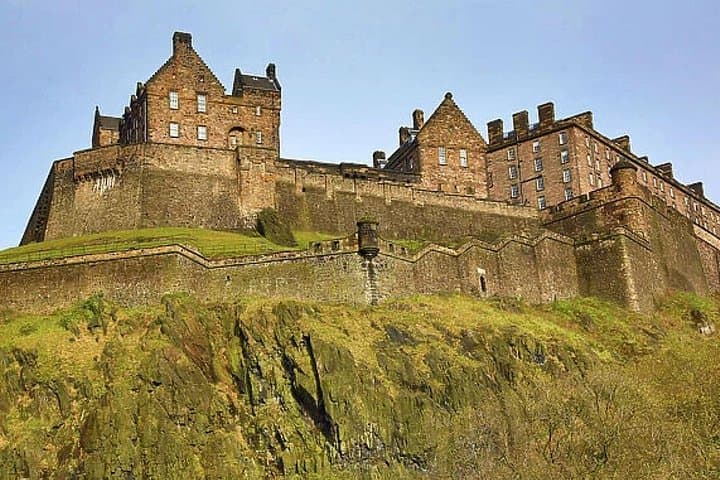Edinburgh Self-Guided City Walking Tour & Scavenger Hunt