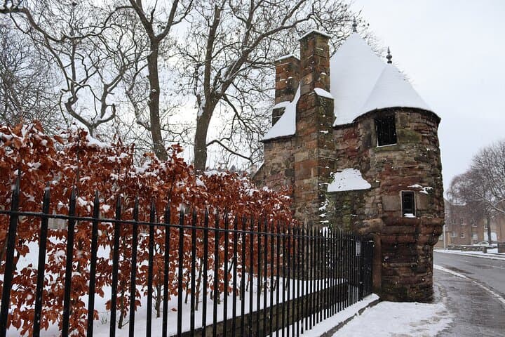 Mary Queen of Scots: Edinburgh Old Town Self-Guided Walking Tour