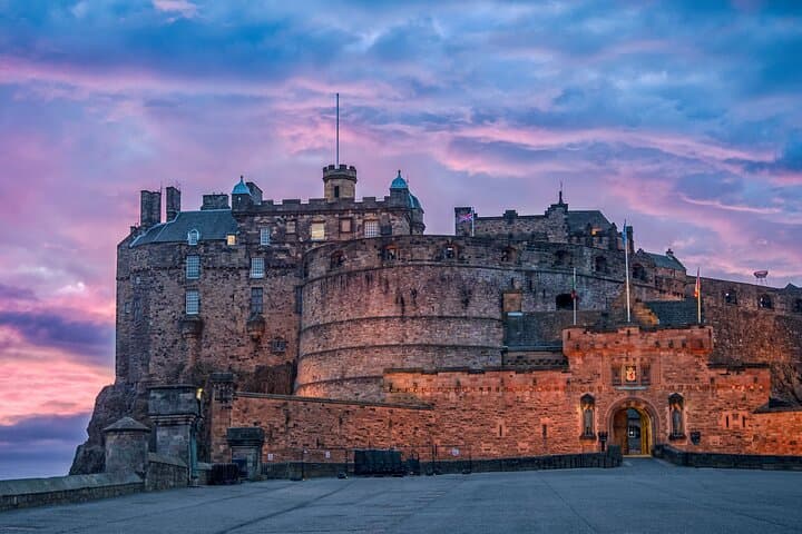 Mary Queen of Scots: Edinburgh Old Town Self-Guided Walking Tour