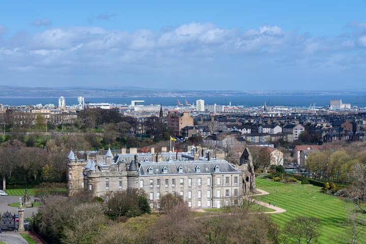 Mary Queen of Scots: Edinburgh Old Town Self-Guided Walking Tour