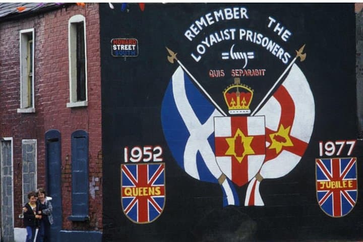 2 Hour Terror and Mural History Belfast taxi Private Tour