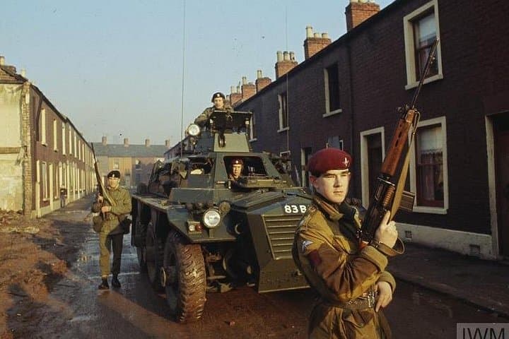 2 Hour Terror and Mural History Belfast taxi Private Tour