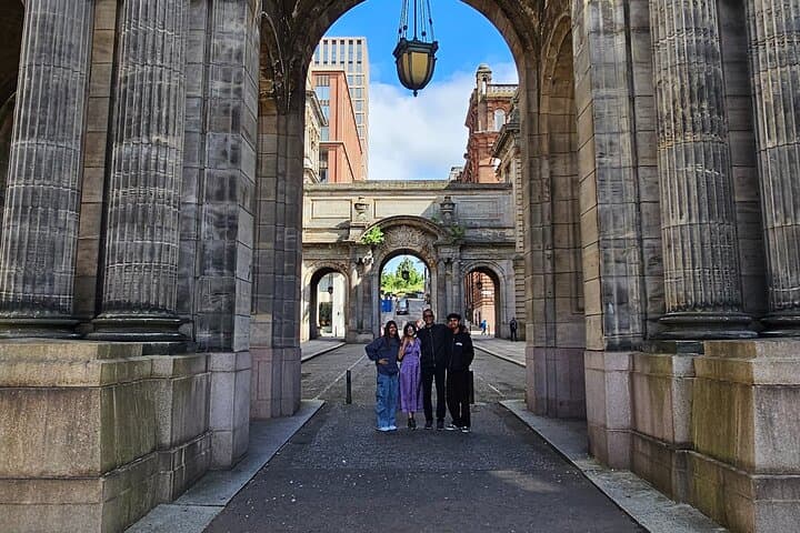 Glasgow: Privately Guided Day Tour of Glasgow with local Guide