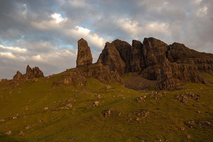 Isle of Skye Road Trip Guidebook-Portree, Fairy Pools & Quiraing