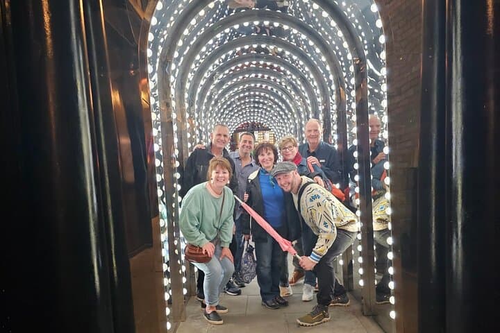 Private Pub Crawl and Sing-along London Experience