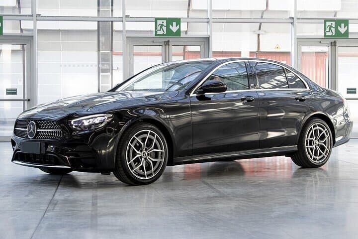 Arrival by Luxury Sedan from Edinburgh Airport EDI to Edinburgh