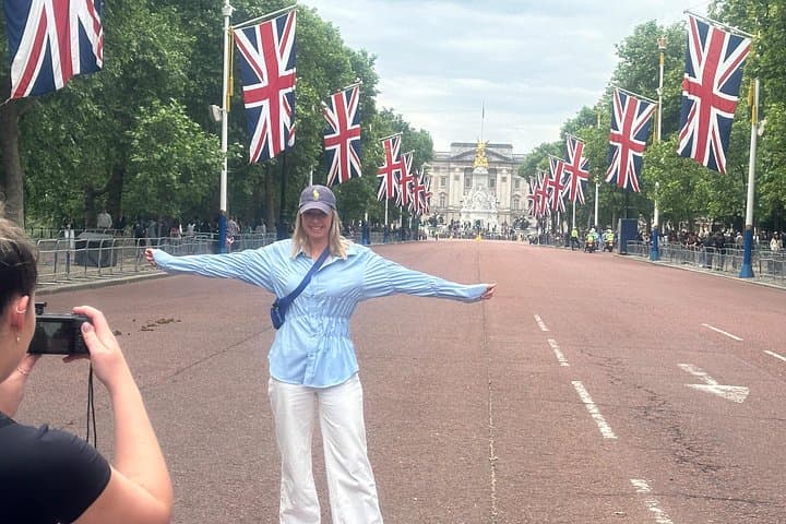 Changing Of The Guard Private Black Cab Tour with Hotel Pick Up