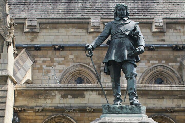1 Hour Guided AI Walking Tour from Big Ben London in Any Language