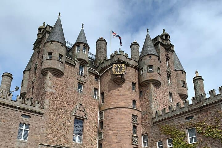 Private Tour: Scone Palace, Glamis Castle & St Andrews Highlights