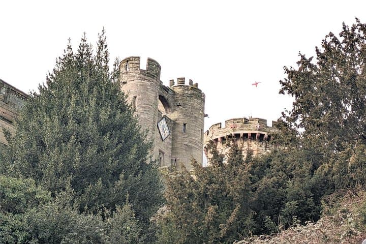 Warwick Self-Guided City Walking Tour & Scavenger Hunt