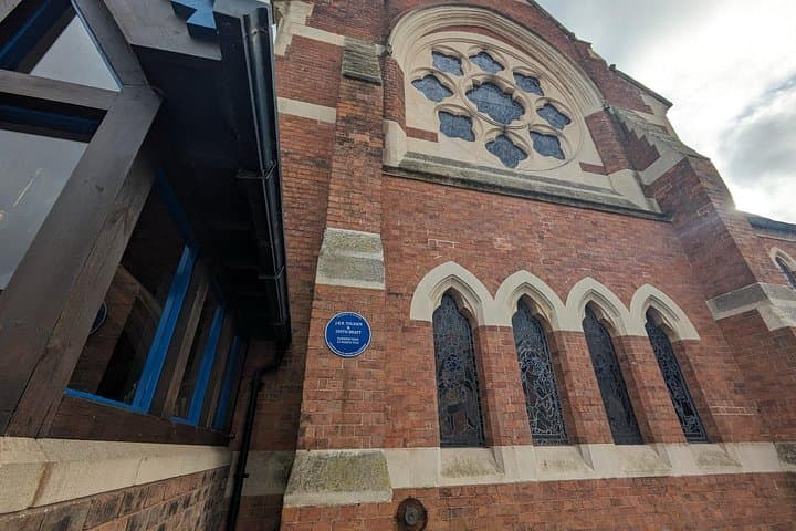Warwick Self-Guided City Walking Tour & Scavenger Hunt