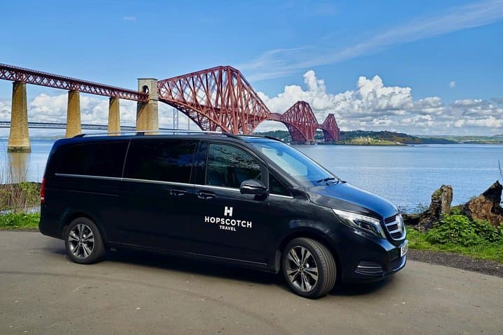 Edinburgh: Privately Guided Day Tour of Edinburgh in Luxury MPV
