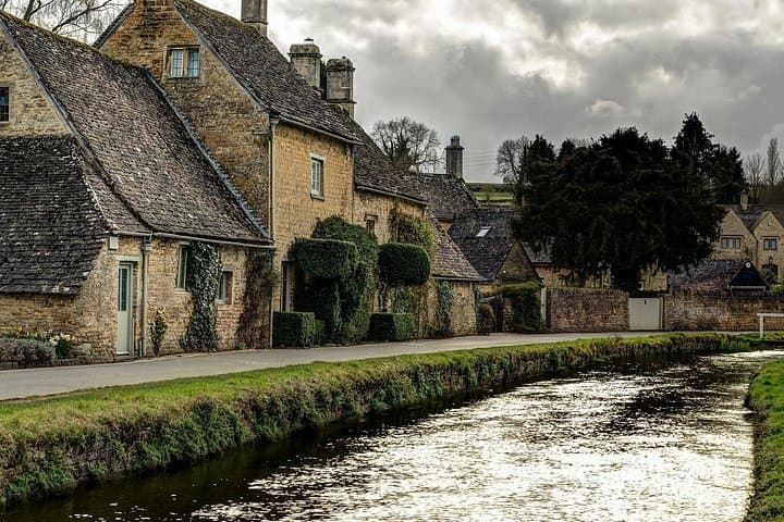 Oxford Cotswold and Warwick Castle Private Tour with Admission