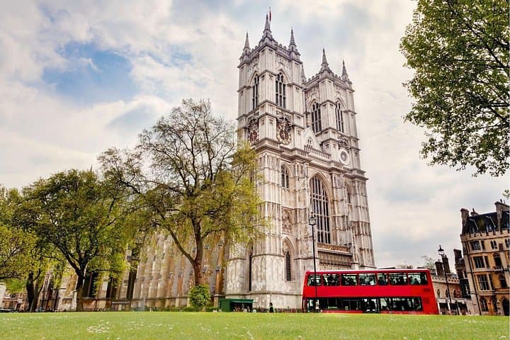 London in 1 Day Private Car Tour with Guide, Cruise & Pickup Drop