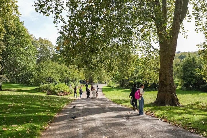 Enjoy a stroll through St James Park alongside your local guide
