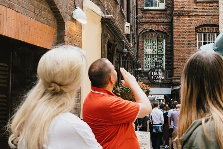 Ye Olde Cheshire Cheese - one of the oldest and best known pubs in London